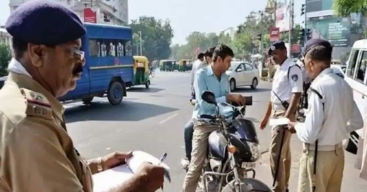 इन बाइकों का चालान काटने में आगे है ट्रैफिक पुलिस, कहीं आपको भी भारी न पड़  जाए ये गलती - देश